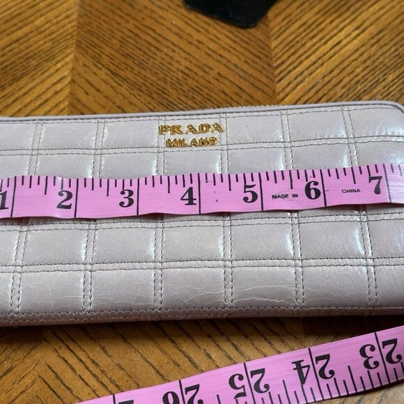 💯 Authentic Prada Quilted Zipped Long Wallet - Picture 4 of 7